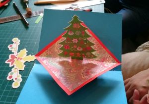 Creating a Floating Christmas Tree Pop-Up